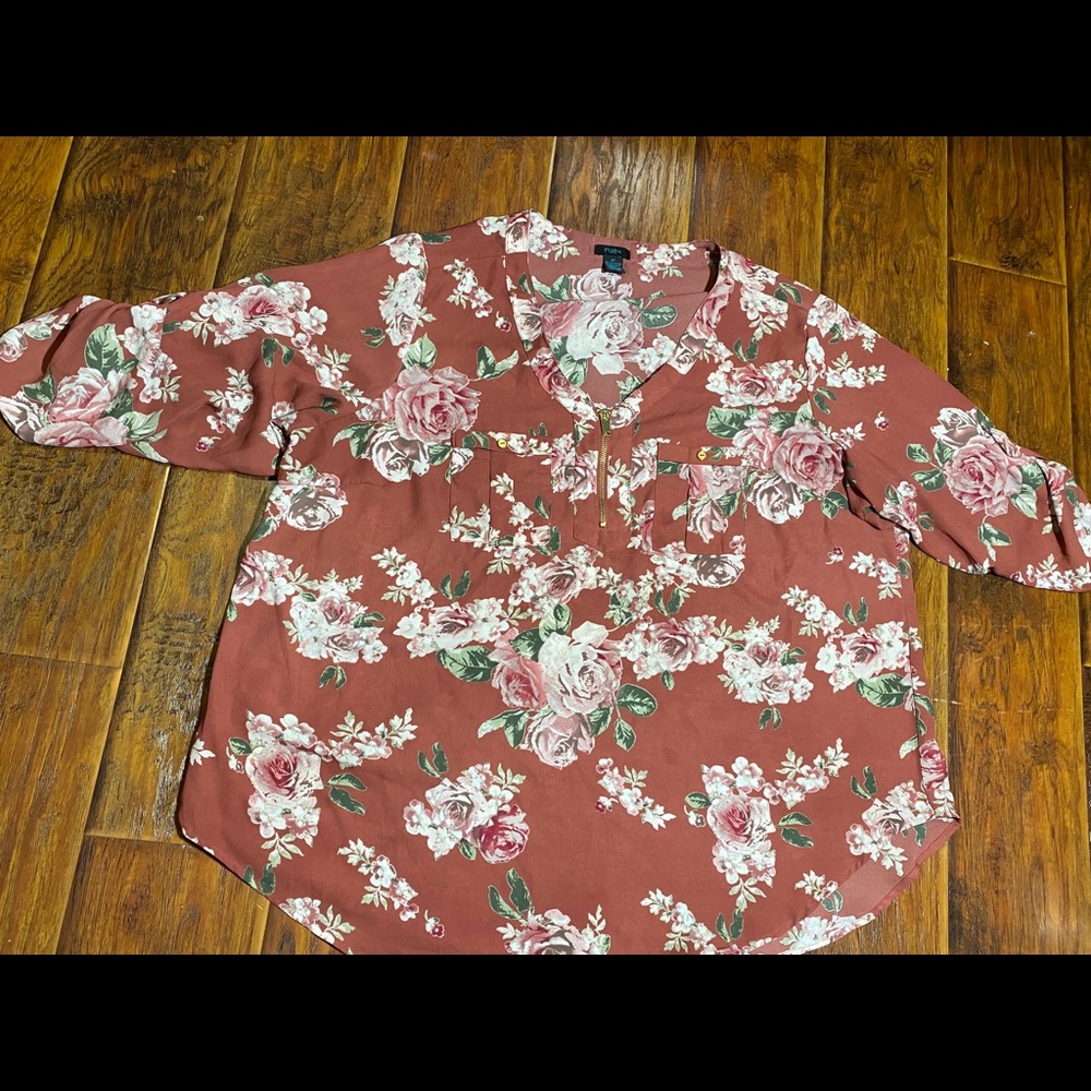 RUE + women top